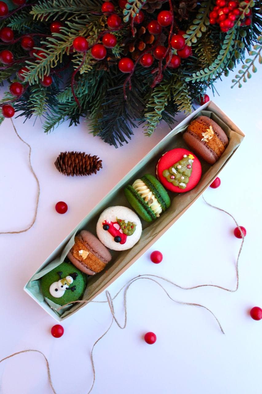 Christmas Macaron Box — 6 pcs - view 1