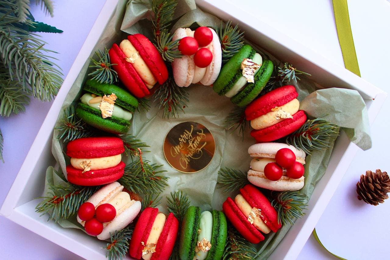 Christmas Macaron Wreath - view 1