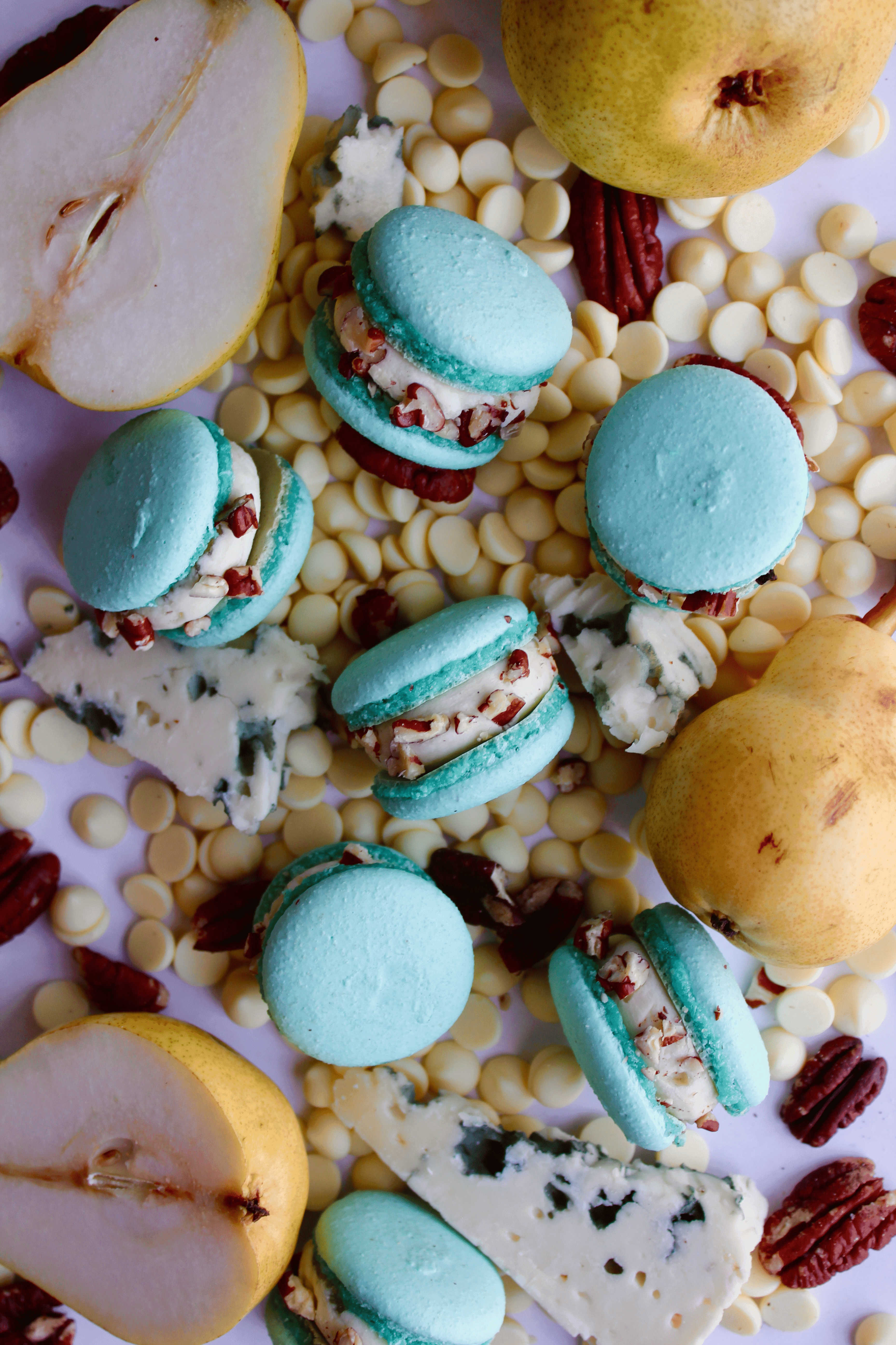 Blue Cheese, Pear & Vanilla macaron